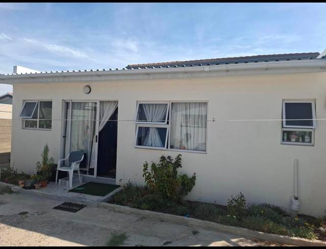 1 BEDROOM PROPERTY TO RENT IN GOODWOOD CENTRAL